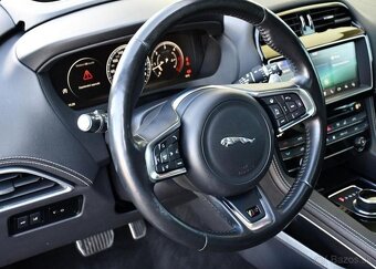 Jaguar F-Pace 30d AWD S PANO TAŽNÉ MERIDIAN 221 kw - 15