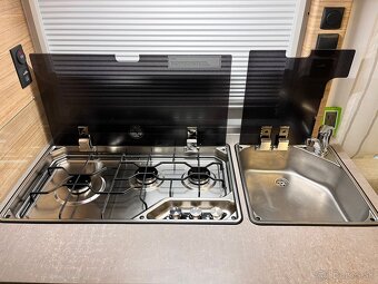 Karavan Fendt - 2023 / V záruke / 1700kg - 15