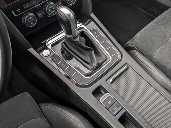 Volkswagen Passat Variant 2.0 TDI 140kW Highline R-Line DSG - 15