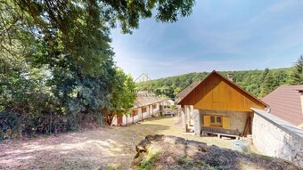 Rodinný dom s veľkým pozemkom v obci Chrťany - 15