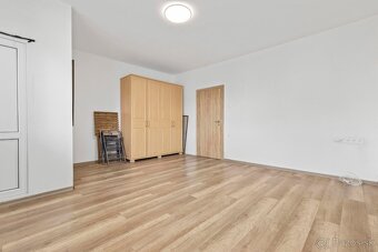 Ponúkame na predaj veľký rodinný dom na Tomanovej ulici  Dom - 15
