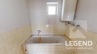 RD Nesvady, pekný pozemok 862 m2, pri stanici - TOP lokalita - 15