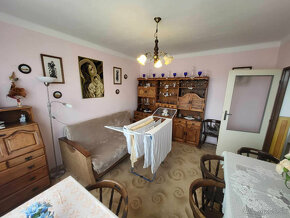 Na predaj veľký 4 izbový rodinný dom v obci Bešeňov - 15