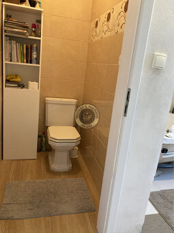 PREDAJ veľký 6izbový rodinný dom Bezenye. - 15