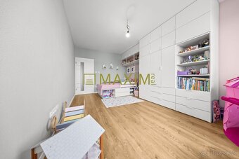 Na predaj 5 izbový rodinný dom (dvojdom) na ulici Stromová v - 15