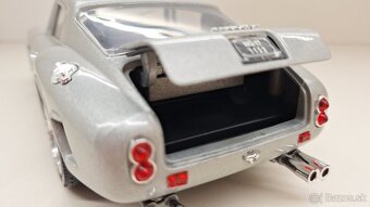 1:18 FERRARI 250GT BERLINETTA - 15