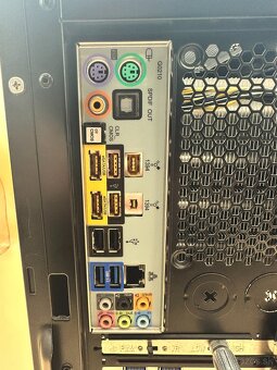 Počítač s Windowsom 11, Intel Core i7 3GHz, 12GB RAM, SSD - 15