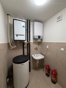 Komerčné priestory na prenájom 105 m2 + 2x parkovacie státie - 15