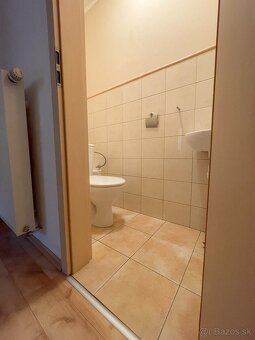 Moderný bungalov v tichej lokalite s krásnym pozemkom - 15