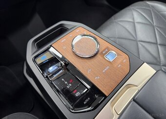 BMW iX 40 xDrive GOLD LASER MASÁŽ PANORAMA HEAD-UP 360°KAM. - 15