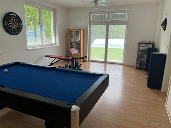 Predám 4izb bungalow,veľká garáz, veľký prestrešený bazén - 15