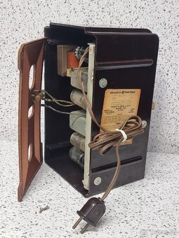 GENERAL ELECTRIC 》 MODEL 60 》5 Tube Radio + Electric Clock - 15