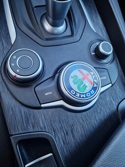 Alfa Romeo Giulia 2.0GME 147KW AT8 Dovoz z CZ Plná servisná - 15