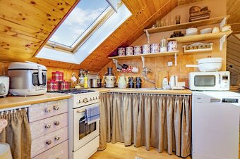 NA PRENÁJOM, PODKROVNÝ 2 IZBOVÝ BYT V RD, 55m2, SOLIVAR - 15