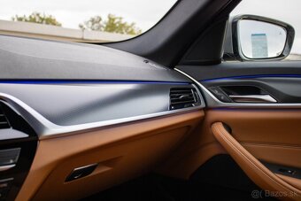 BMW Rad 5 Touring 530d mHEV xDrive A/T / ZÁRUKA / - 15