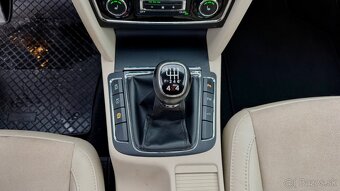 Škoda Superb 2.0 TDI 103kw 4x4 PANO KEYLESS - 15