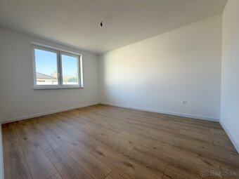 Moderný 4-izbový rodinný dom s garážou na predaj - 15