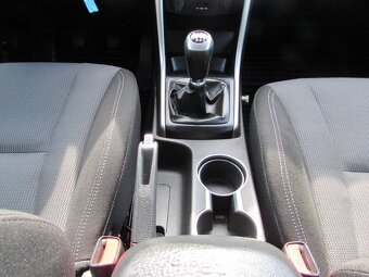 Hyundai i30 1.6 CRDi DOHC 16V Family - 15