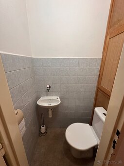 🏡 Priestranný 4-izbový byt v Ružinove ideálny pre študentov - 15