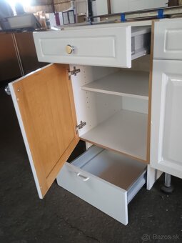 Moderná kuchynská linka so spotrebičmi- masív dvierka - 15