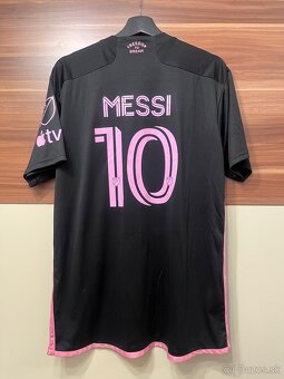 Rôzne futbalove dresy - 15