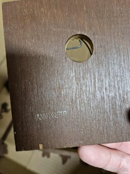 Dvoje nástenné hodiny - 15