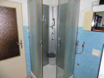 Poschodový dom v Tvrdošovciach v centre obce vhodné aj na - 15