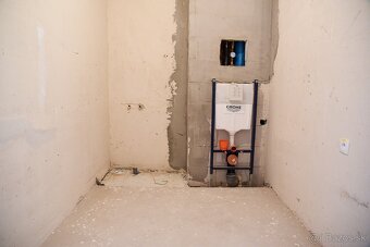 NA PREDAJ: 3-izbový holobyt s výhľadom na Spišský hrad - 15