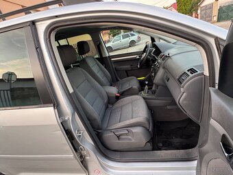 Volkswagen Touran 2.0FSI - 15