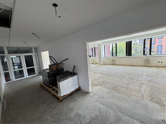 Prenájom samostatného kancelárskeho traktu 243 m² na Vajnors - 15