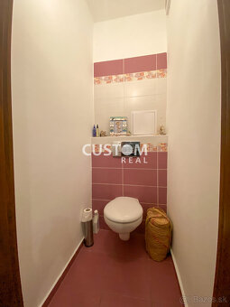 Veľký 2 izbový zrekonštruovaný byt s balkónom v centre - 15