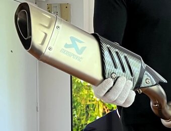 Na  predaj Nový ladený univerzálny moto výfuk Akrapovič - 15
