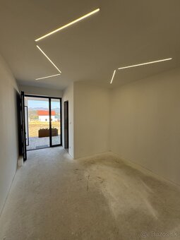 Predám exkluzívny rodinný dom - Banská Bystrica - 15