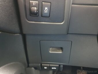 Nissan Qashqai 1.6i Tekna 4x2 (EU5) 86kw 6M benzín - 15