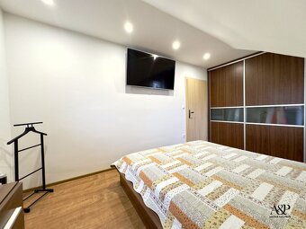 4 IZBOVÝ RODINNÝ DOM S BAZÉNOM, POZEMOK 783M2, RECA, okr. SE - 15