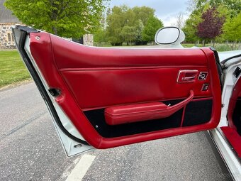 Chevrolet Corvette C3 z roku 1980 - 15