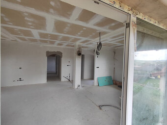 Rozostavaný 4 izbový rodinný dom na veľkorysom pozemku 1050  - 15