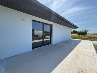 Na predaj novostavba – moderný bungalov v obci Podlužany - 15