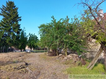 Priestranný pozemok v centre podunajskej vinárskej dedinky - 15
