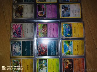 Pokémon album s V/VMAX + zlatý tréner – 30 € (pôvodne 67 €) - 15