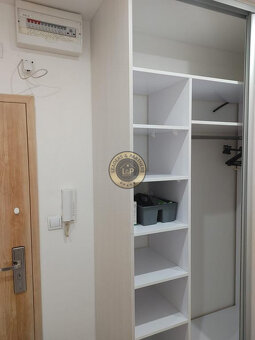 PREDAJ: 2 izb. byt 41 m2 + loggia kompletná rekonštrukcia - 15