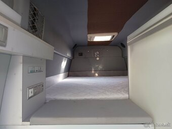 predam obytny vw crafter 4 miestny - 15