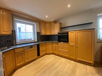 Masívna kuchynská linka z Nemecka so spotrebičmi - 15