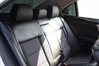 Mercedes-Benz E trieda Sedan - 15
