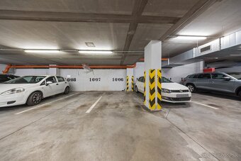 ŠTÝLOVÝ 3-IZBOVÝ BYT S PRIESTRANNÝM BALKÓNOM - 15