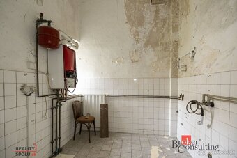 EXKLUZÍVNA HISTORICKÁ NEHNUTEĽNOSŤ V CENTRE BREZNA - 15