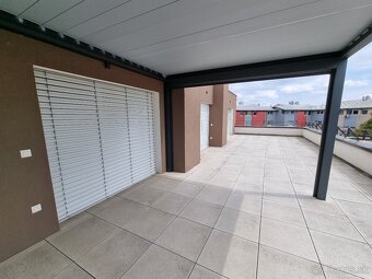 Predám moderne zariadený 3 izbový byt s veľkou terasou - 15