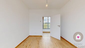 KOSTOLIŠTE - Skolaudovaná novostavba V ŠTANDARDE s hliníkový - 15