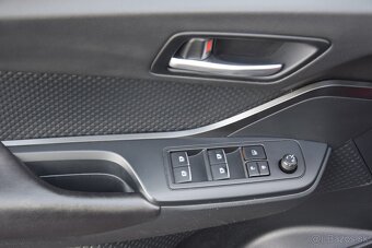 Toyota C-HR 1.8 Hybrid - slovenské auto - 15