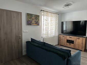 Moderný 3-izbový dom s veľkým pozemkom, bazénom a hosťovským - 15